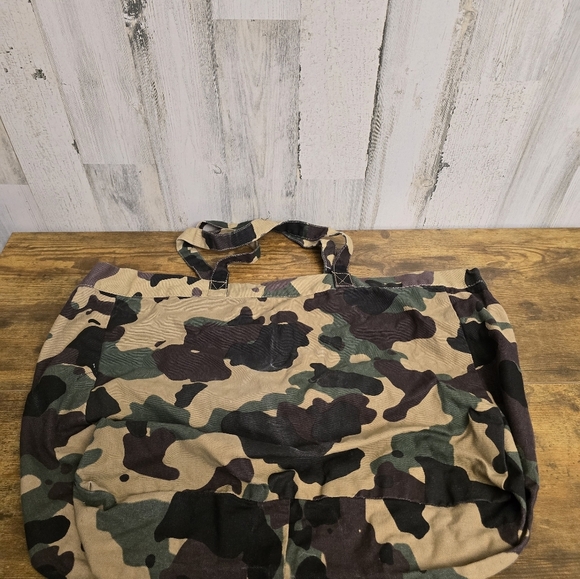 Camouflage Canvas Tote Bag with Arrow Design - Picture 6 of 11